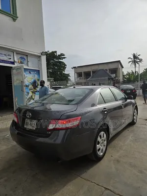 Toyota Camry LE 4dr Sedan (2.5L 4cyl 6AM) 2010 Gray