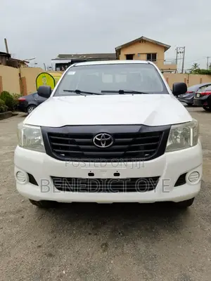 Toyota Hilux SR5 4x4 2014 White