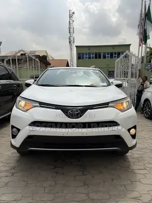 Toyota RAV4 Adventure 4dr SUV AWD (2.5L 4cyl 6A) 2018 White