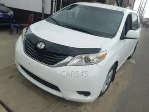 Toyota Sienna 2015 White