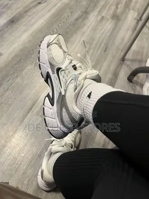 High Quality Nike V5 RNR “Metallic Silver” Sneakers Sizes: 38-42