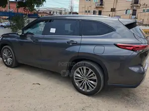 Toyota Highlander Platinum 2022 Gray