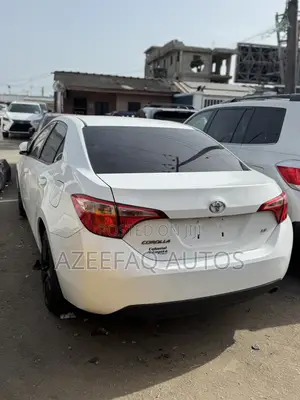 Toyota Corolla LE (1.8L 4cyl 2A) 2018 White
