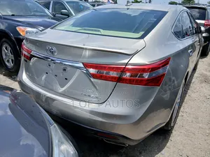 Toyota Avalon Limited 4dr Sedan (3.5L 6cyl 6A) 2014 Gold