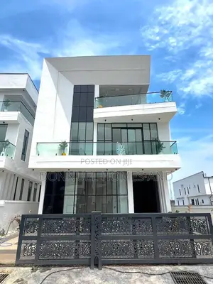 6bdrm Duplex in Chevron for sale