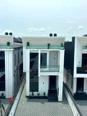 5bdrm Duplex in Chevron for sale