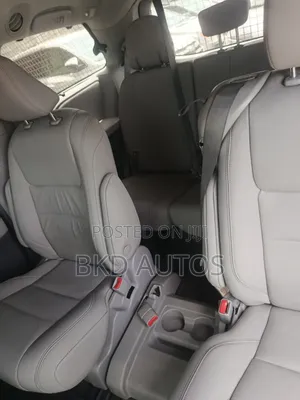 Toyota Sienna XLE AWD (3.5L 6cyl 8A) 2018 Gray