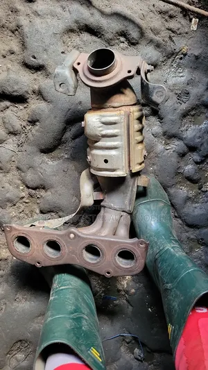 Direct Tokunbo Engine Catalyst for Rav4 4plug 2002 Model