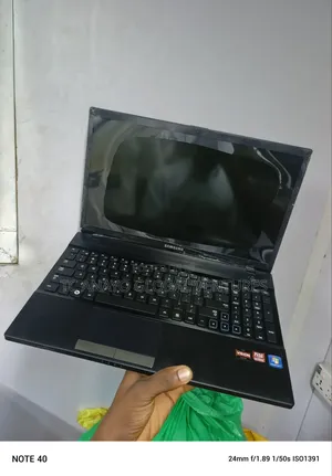 Laptop Samsung NP305V5A 8GB AMD A6 HDD 320GB