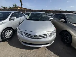 Toyota Corolla LE 4dr Sedan (1.8L 4cyl 4A) 2013 Silver