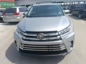 Toyota Highlander XLE 4dr SUV (3.5L 6cyl 6A) 2015 Silver