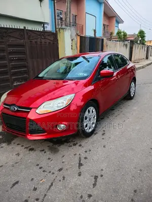 Ford Focus SE Sedan FWD (2.0L 4cyl 5M) 2012 Red
