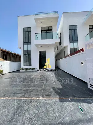 5bdrm Duplex in Ikota for sale