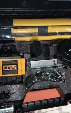 A Set of Dewalt 16-Line Green Laser Level Kit