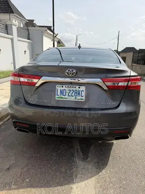 Toyota Avalon Limited 4dr Sedan (3.5L 6cyl 6A) 2014 Gray