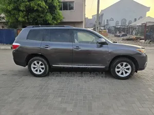 Toyota Highlander Limited 2012 Gray