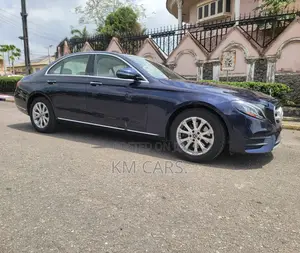 Mercedes-Benz E300 2018 Blue