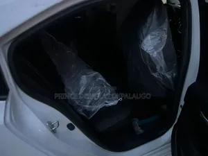 Toyota Corolla XLE 2022 White