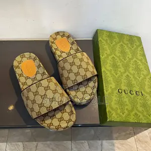Gucci Gg Supreme Canvas Slides