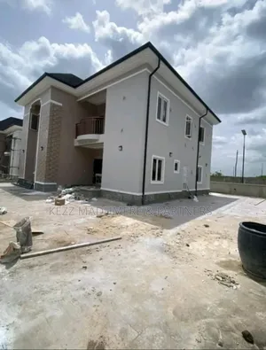 4bdrm Duplex in Reefcourt Estate for sale