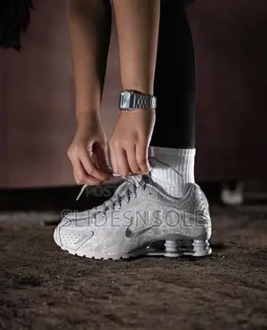 Nike Shox R4 "Pewter Floral”