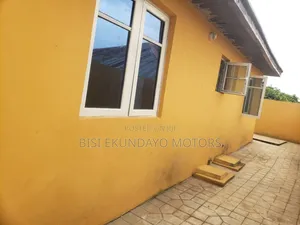 3bdrm Block of Flats in Akowo, Ibadan for sale