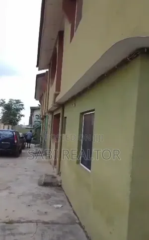 Furnished 3bdrm Block of Flats in Jakande for sale