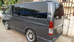 Toyota HiAce 2013 Silver