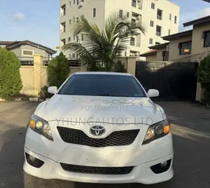 Toyota Camry SE 4dr Sedan (2.5L 4cyl 6A) 2011 White