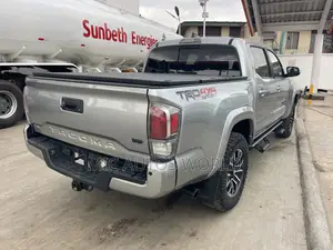 Toyota Tacoma 2021 Silver