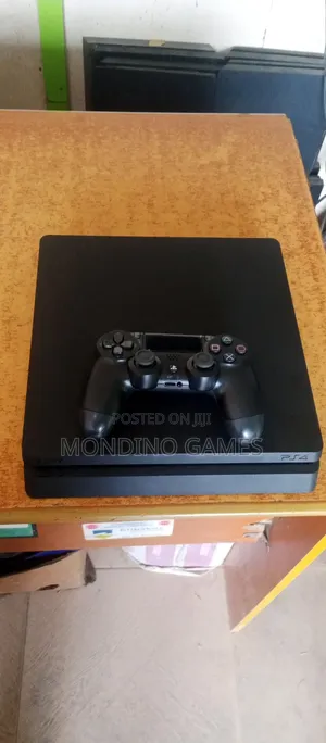 Sony Playstation 4 Slim With One Pad and 8 Games Inside
