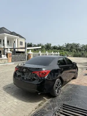 Toyota Corolla SE (1.8L 4cyl 6M) 2018 Black