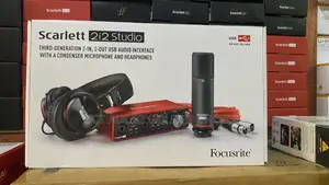  Focusrite Scarlett 2i2 Studio Bundle