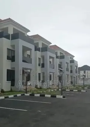 4bdrm Townhouse/Terrace in Estate, Life Camp for sale