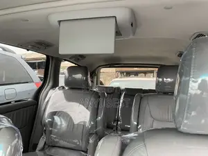 Toyota Sienna 2010 Silver