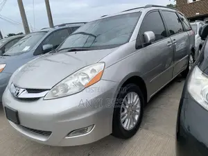 Toyota Sienna 2010 Silver