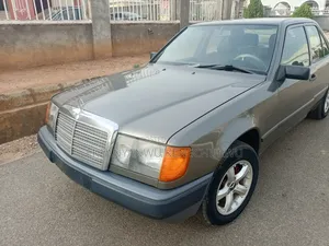 Mercedes-Benz W124 1986 Gray