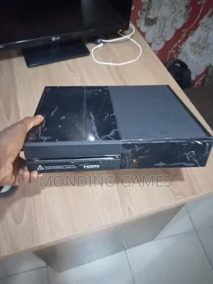 Xbox One Console With One Pad and 10 Games Inside