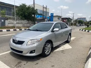 Toyota Corolla XLE 4dr Sedan (1.8L 4cyl 4A) 2010 Silver