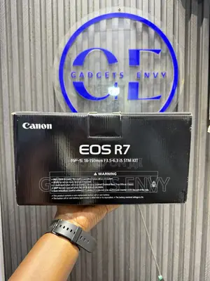 Canon Eos R7 With Rf 18- 150mm Lens Digital Camera