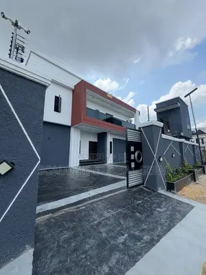 4bdrm Duplex in New Road, Ada for sale