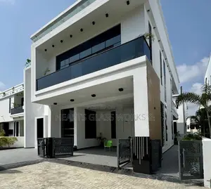 Dark Glass Exterior Glass Rail System