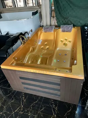 Luxury 2-Person Gold Hydromassage Jacuzzi With Led Gold Faucets