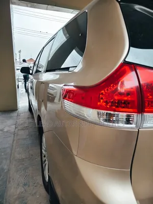 Toyota Sienna XLE 8 Passenger 2012