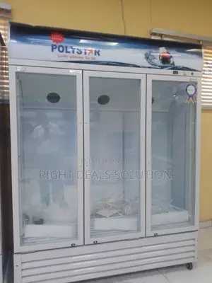 Reach-in Showcase Refrigerator With Automatic Defrost