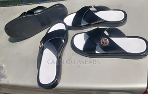 Premium Men’S Palm Slippers (Black/White) – Neat Finish