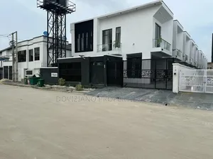 3bdrm Duplex in Ikota for sale