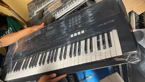 Yamaha PSR E473