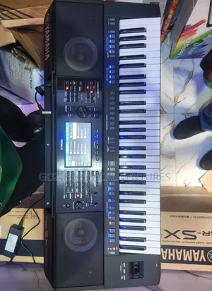 Yamaha Keyboard PSR- Sx 920 With Original Adaptor