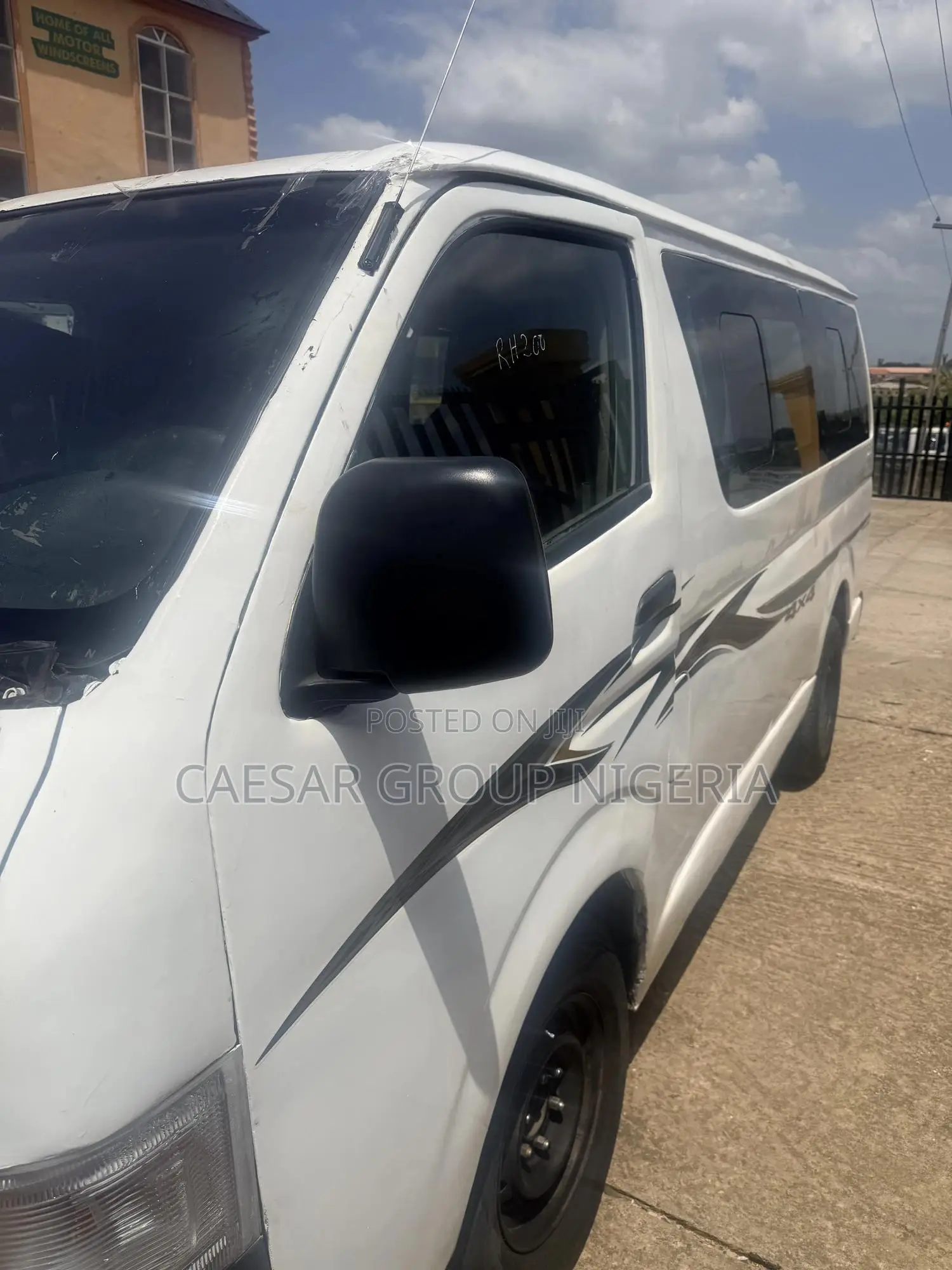 Toyota HiAce 2010 White